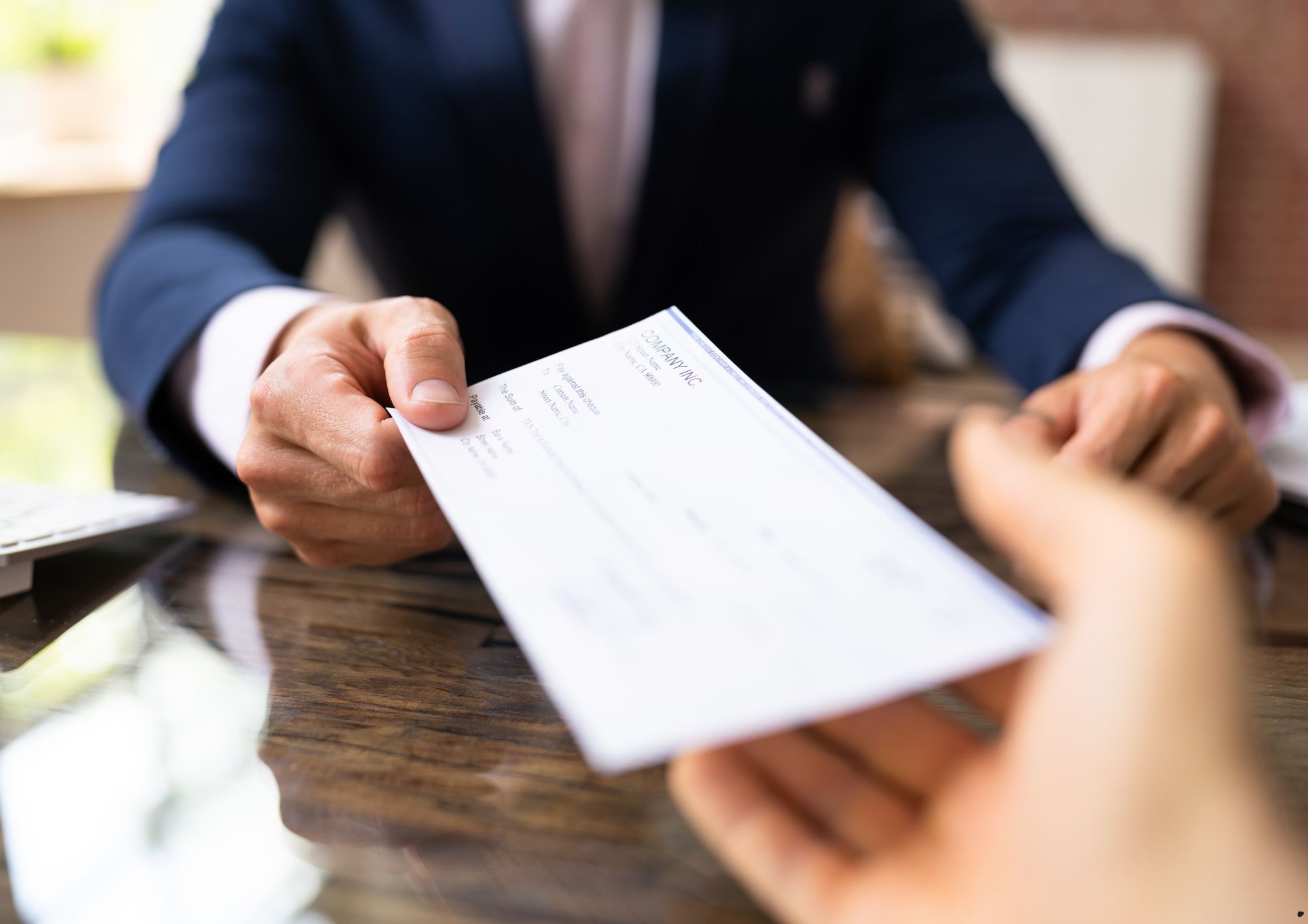 איך בודקים תלוש משכורת