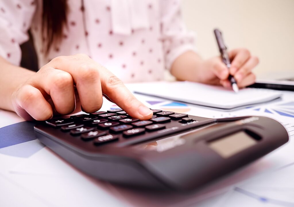 איך בודקים תלוש משכורת